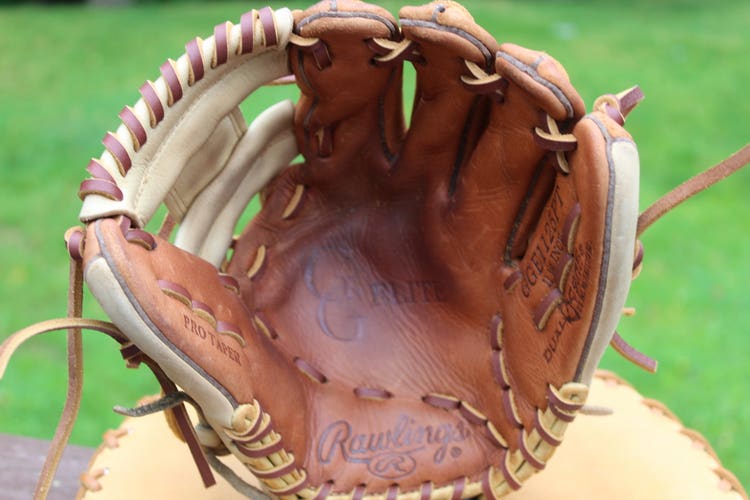 Used Rawlings Right Hand Throw Infield Gold Glove Elite Baseball Glove 11.25"