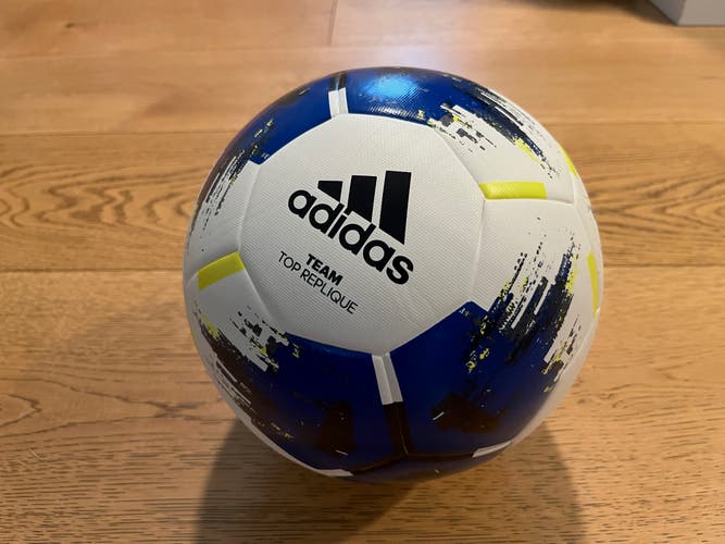 Like New Adidas Team Top Replique Soccer Ball