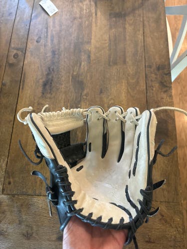 Used Right Hand Throw 11.5" Baseball Glove