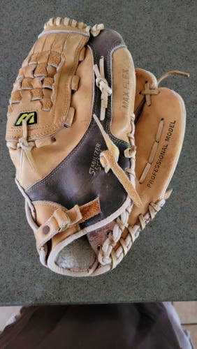 Used Mizuno Right Hand Throw Outfield MZ3600 Baseball Glove 13"