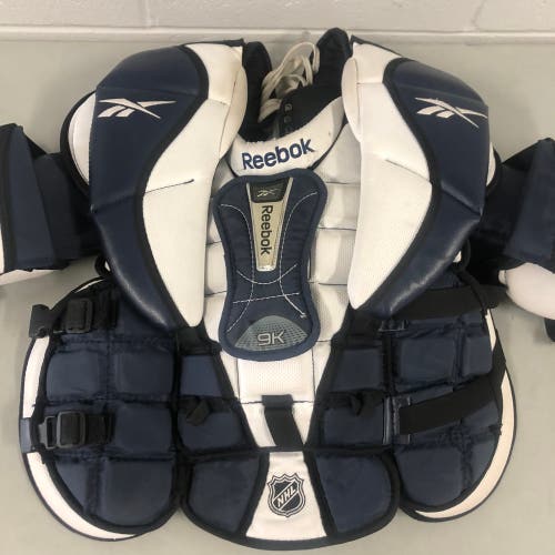 Nearly NEW Reebok Junior Large goalie chest protector