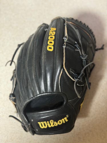 Wilson A2000 baseball glove
