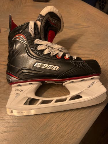 Used Bauer Regular Width  Size 4 Vapor X500 Hockey Skates