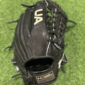 New Under Armour Right Hand Throw Pitcher's Flawless Baseball Glove 11.75"