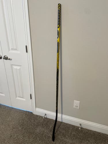 Used Senior Sher-Wood Right Handed Heel Pattern Pro Stock Rekker Element Team Hockey Stick