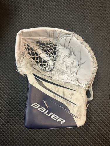 Used Bauer Hyperlite2 glove
