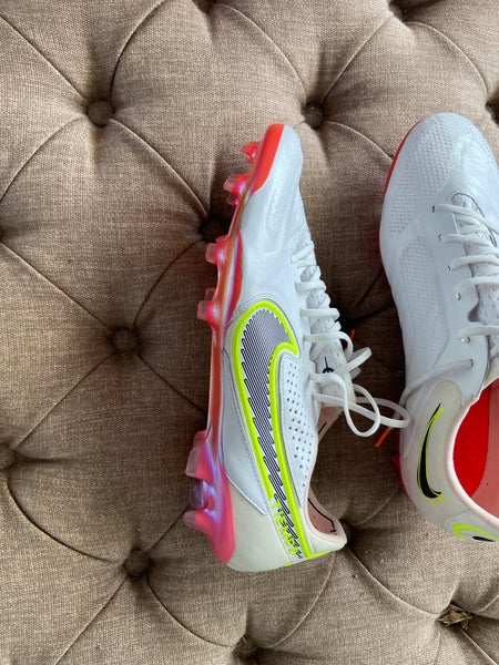 White Used Size 11.5 (Women's 12.5) Unisex Nike Tiempo Legend 9 Elite Cleats