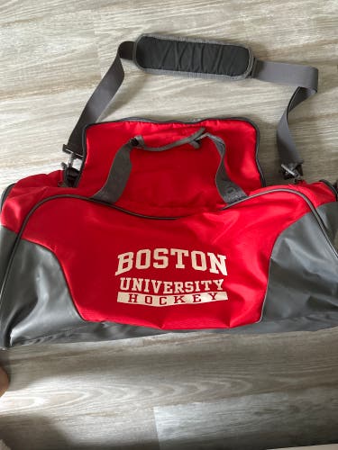 Red Used Adult Unisex Under Armour Duffle Bag
