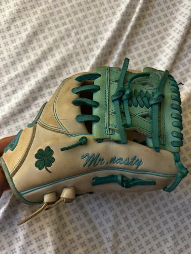 Used  Infield 11.25" Signature Series Baseball Glove
