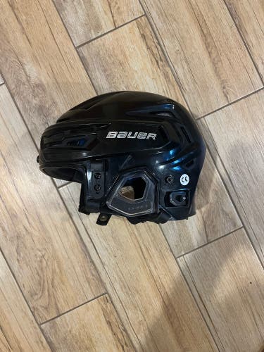 Used Senior Bauer Re-Akt 150 Medium hockey helmet