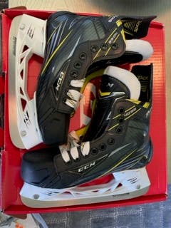 New Junior CCM Tacks 4092 Hockey Skates Extra Wide Width Size 4.5