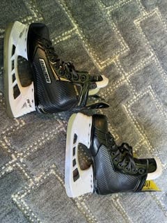 Used Junior Bauer Supreme Ignite Hockey Skates Regular Width Size 1