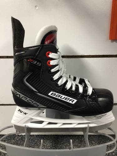 New Junior Bauer Size 2 Vapor X3.5 Hockey Skates