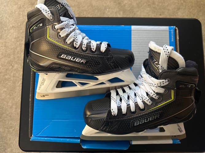 New Junior Bauer Regular Width  Size 3.5 Elite Goalie  Hockey Goalie Skates