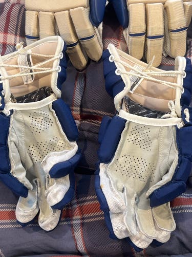 Notre Dame Old school game worn gloves
