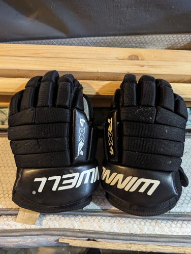 Youth Hockey Gloves Winnwell Classic 4-Roll Gloves 12" Black (Used)