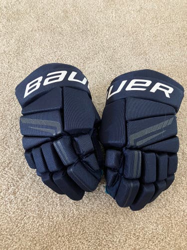 NEW Bauer Hockey Gloves