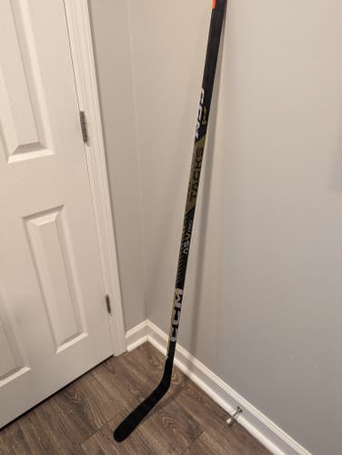 Brand New Junior P29 Super Tacks AS-V Pro Hockey Stick Right Handed P29 40 Flex