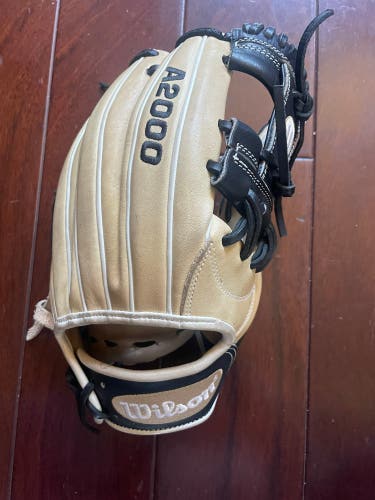 Wilson A2000 baseball glove