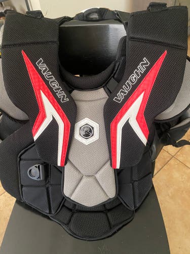 Vaughn SLR3 junior large goalie chest protector
