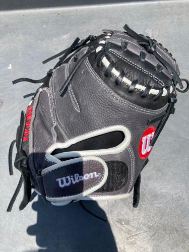 Black Used Wilson A1000 Right Hand Throw Catcher's Baseball Glove 33"