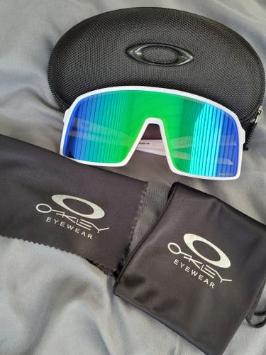 New One Size Fits All Unisex Oakley Sutro Sunglasses