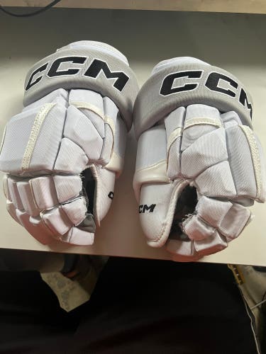 Pro stock CCM Hg12 hockey gloves