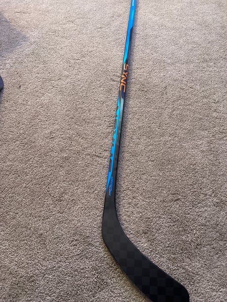 New Senior Bauer Right Handed P92 Nexus Sync Hockey Stick