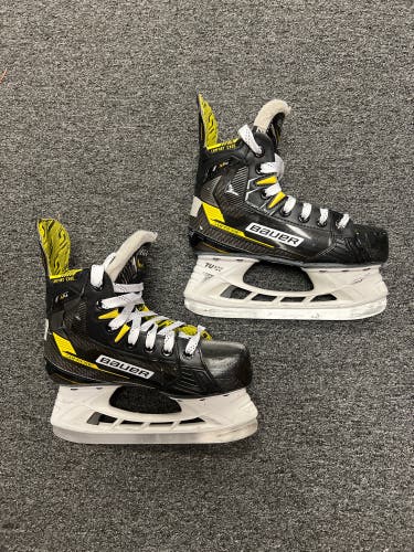 Bauer Supreme M4 size 2.5 Hockey Skates