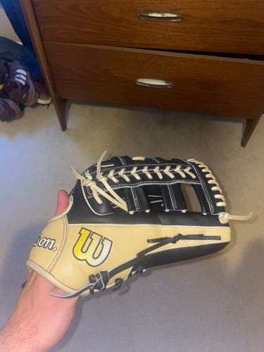 Brand New Wilson A2000 Outfield Glove 1810 12.75”