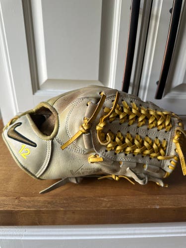 Rare Nike Custom Japanese Diamond Elite Vapour pitchers glove