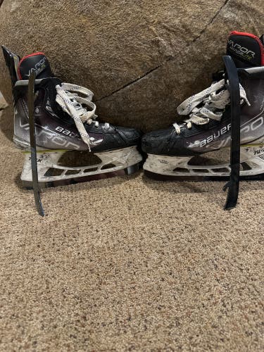 Used Senior Bauer 8.5 Vapor Hyperlite Hockey Skates
