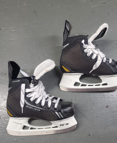 Used Junior Bauer Supreme One.4 Hockey Skates Size 2