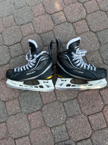 Used Senior Bauer Regular Width 8 Supreme Hockey Skates