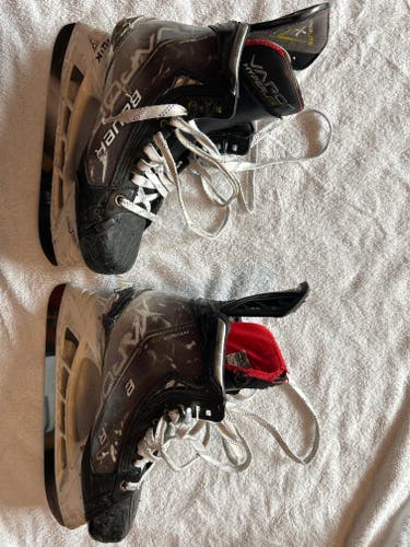 Used Senior Bauer Vapor Hyperlite Hockey Skates Regular Width 7