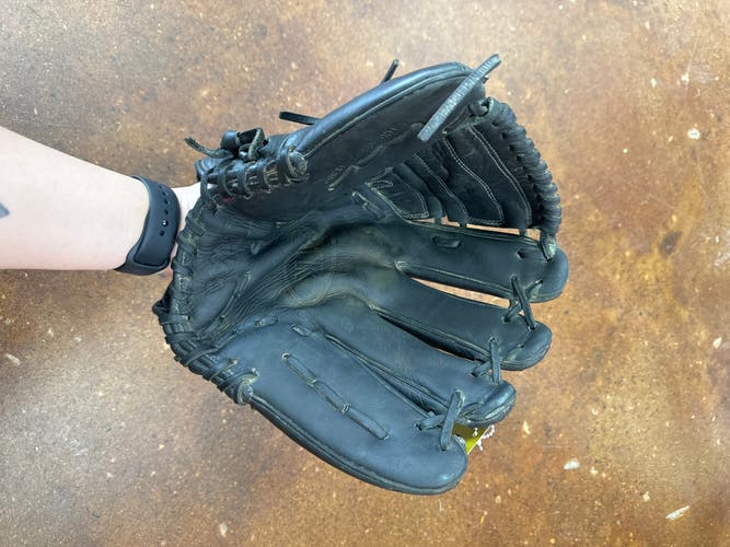 Used Right Hand Throw 11.75" A1k Baseball Glove