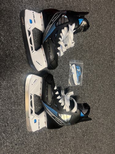 New Junior True Regular Width  Size 3 TF7 Hockey Skates
