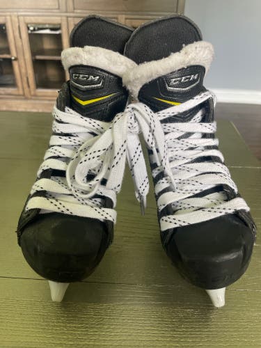 CCM 2052 Youth Size 10