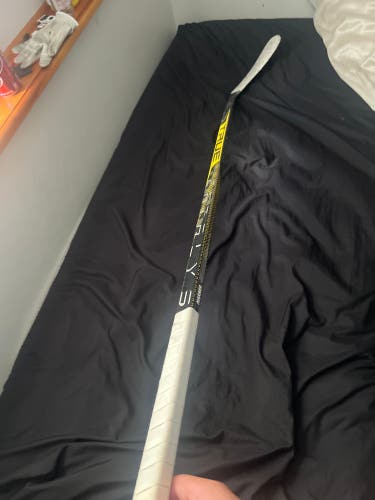 Used Intermediate True Right Handed TC2  Catalyst 7X Hockey Stick