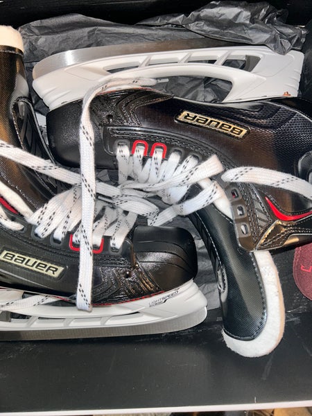 New Senior Bauer Vapor Hockey Skates Regular Width Pro Stock 7.5