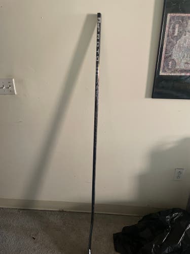 New Senior Bauer Right Handed P28  Proto-R Hockey Stick