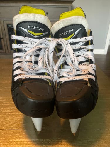 CCM 4092 Youth Size 13.5