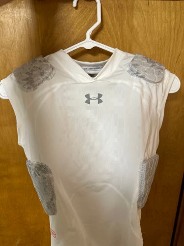BNWT Under Armour Gameday Armour Pro 5 Youth XL
