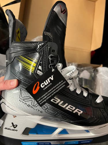 New Senior Bauer Vapor Hyperlite 2 Hockey Skates Regular Width 9