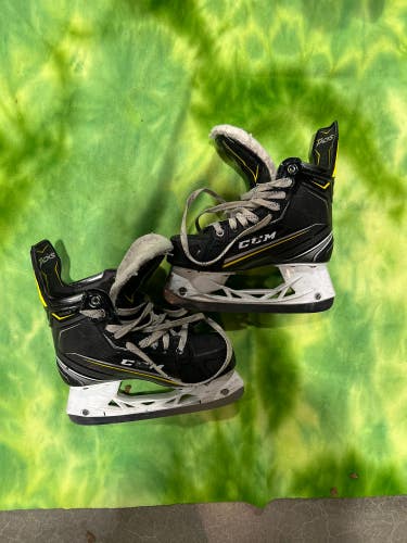 Used Intermediate CCM Tacks 9090 Hockey Skates Regular Width Size 4