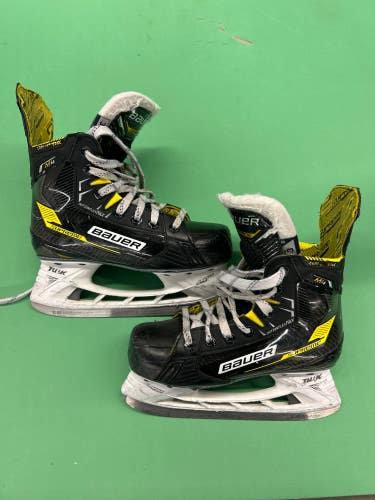 Used Junior Bauer Supreme Hockey Skates Regular Width Size 3