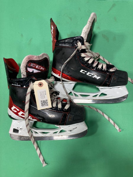 Used Intermediate CCM JetSpeed FT475 Hockey Skates Size 4.0