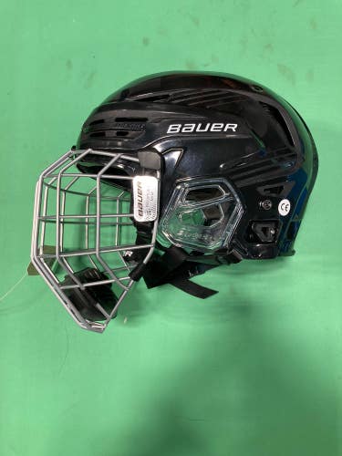 Used Black Medium Bauer Re-Akt 85 Helmet