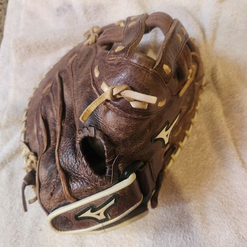 Mizuno Right Hand Throw Franchise FP GXS 90F1 Fastpitch Softball Catcher's Glove 34" Game Ready