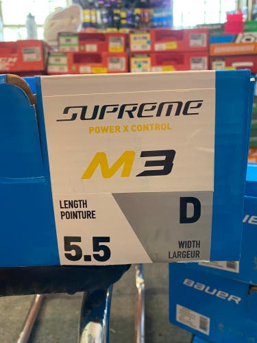 New Intermediate Bauer Size 5.5 Supreme M3 Hockey Skates
